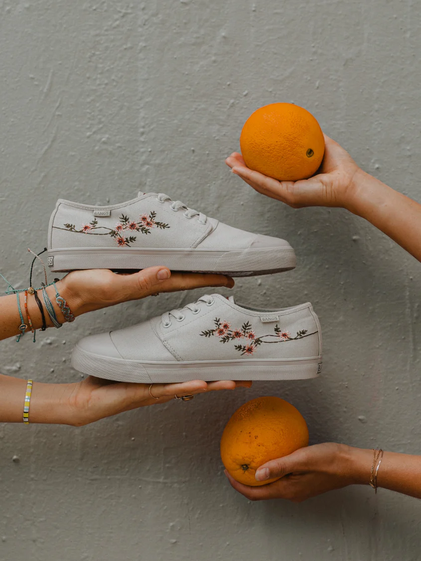 London Fog Floral Low Top - Image 18