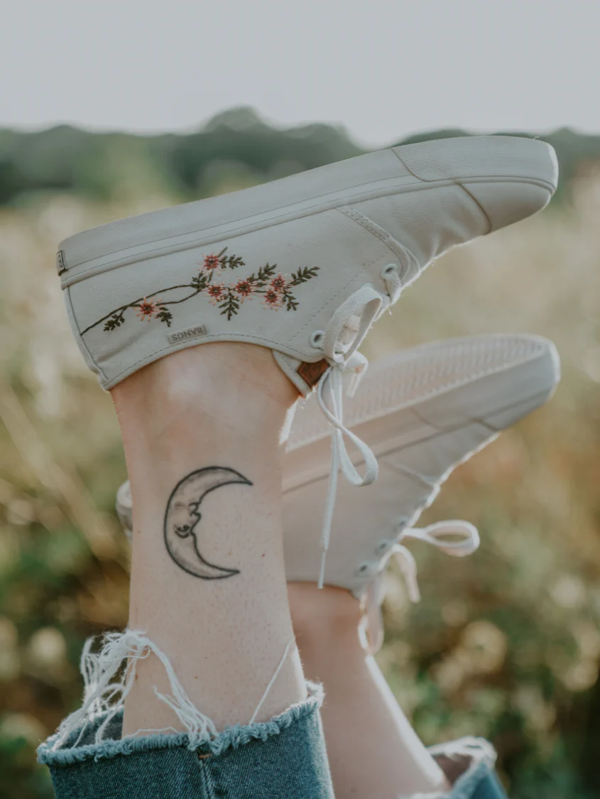 London Fog Floral Low Top - Image 24