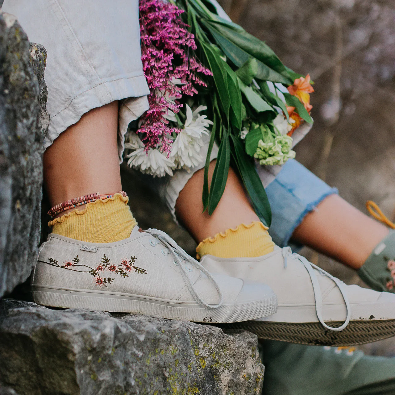 London Fog Floral Low Top - Image 9